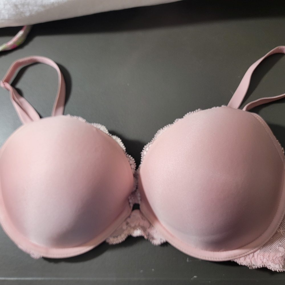 Victoria's Secret Pink Bra with Underwire and Adjustable Straps Sz 34 E(DD)